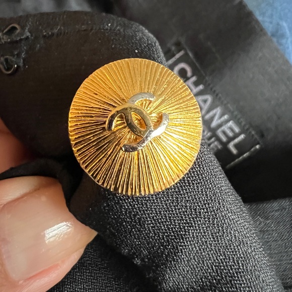 ✨HOST PICK✨ CHANEL BLACK SILK PLEATED SKORT, RARE, COLLECTORS ITEM, SZ SMALL - Picture 6 of 7